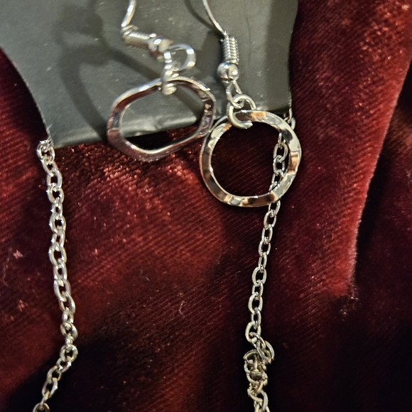 Silver/gold colored paparazzi chain and earrings. Costume jewelry - Picture 2 of 3